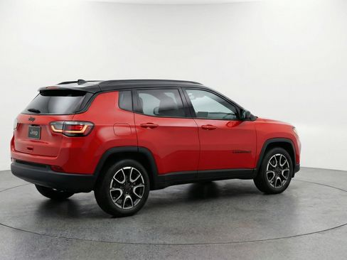 Used 2025 Jeep Compass Trailhawk image 9