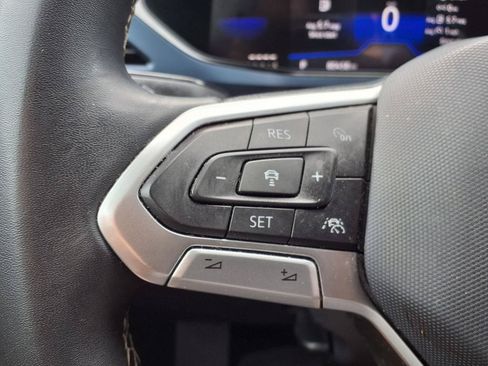 Used 2023 Volkswagen Taos SE w/ Panoramic Sunroof Package FWD image 19