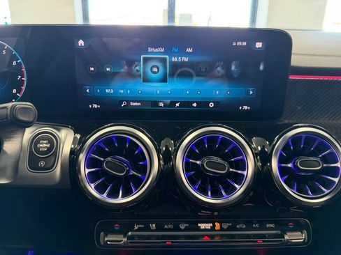 Used 2022 Mercedes-Benz GLB 250 GLB 250 SUV image 63