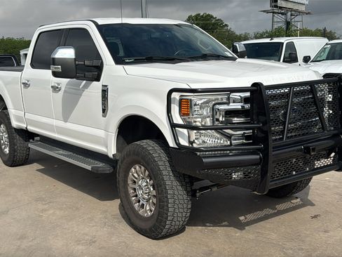Used 2020 Ford F250 Lariat w/ Chrome Package image 3