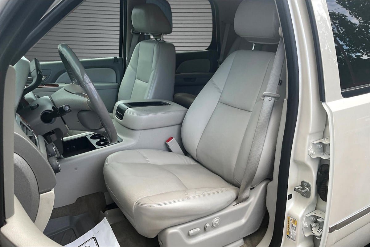Used 2012 GMC Yukon SLT w/ SLT-2 Equipment Package AWD/4WD image 19