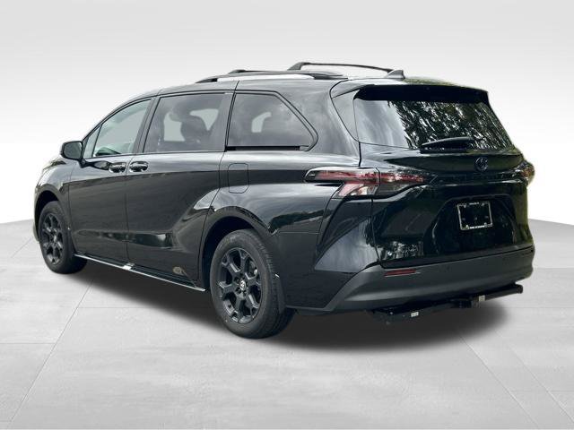 Used 2025 Toyota Sienna XLE Woodland Edition AWD/4WD image 3