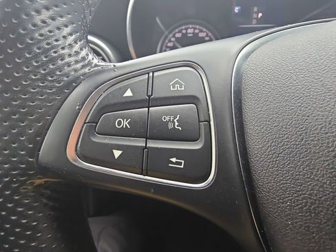 Used 2018 Mercedes-Benz GLC 300 4MATIC image 17