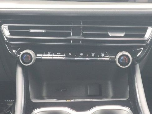 New 2026 Chevrolet Traverse LT w/ Sun and Wheel Package image 23