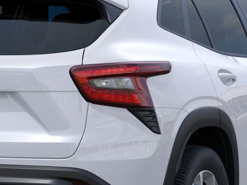 Used 2025 Chevrolet Trax LS w/ LS Convenience Package FWD image 36