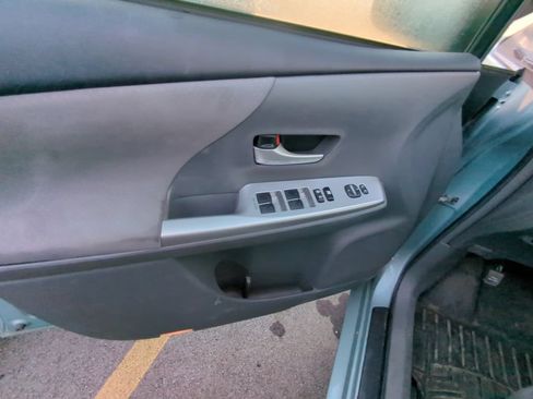 Used 2013 Toyota Prius V Two FWD image 8