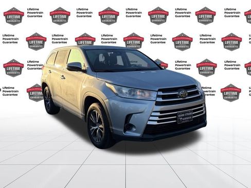 Used 2017 Toyota Highlander LE image 9