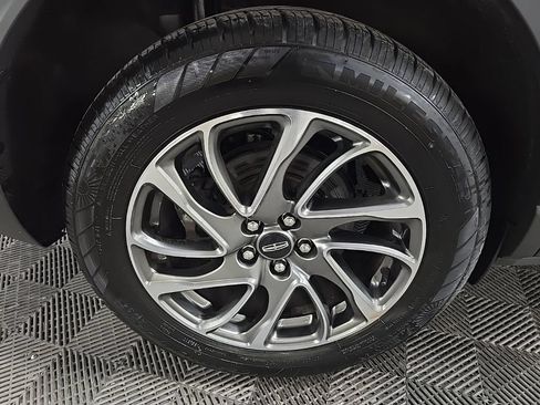 Used 2022 Lincoln Corsair AWD w/ Equipment Group 101A image 18