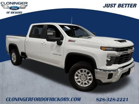 Used 2024 Chevrolet Silverado 2500 LT image 1