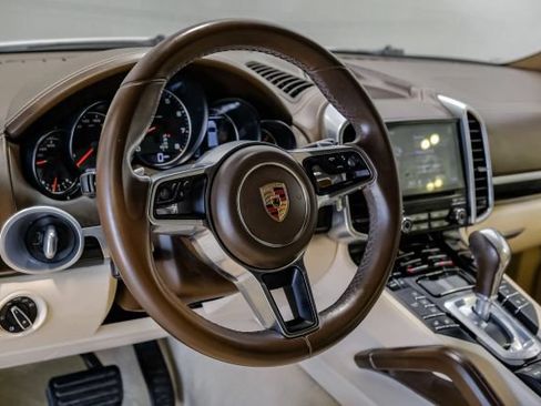 Used 2017 Porsche Cayenne AWD/4WD image 23