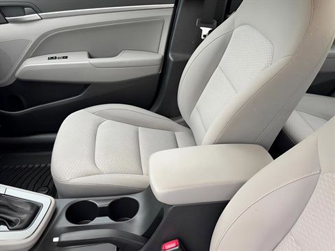 Used 2020 Hyundai Elantra Value Edition w/ Winter Weather Package image 8