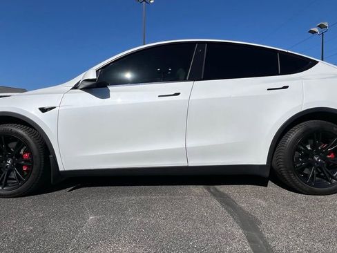 Used 2020 Tesla Model Y Long Range image 3