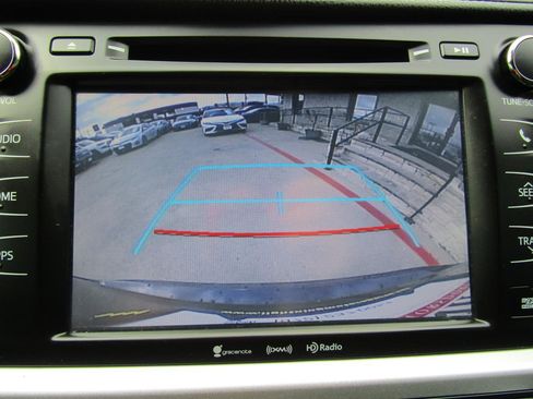 Used 2019 Toyota Highlander XLE image 20