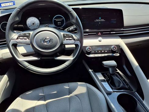 Certified 2023 Hyundai Elantra Limited FWD image 12