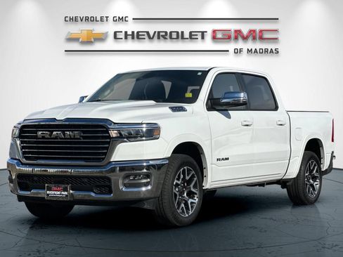 Used 2025 RAM 1500 Laramie AWD/4WD image 7