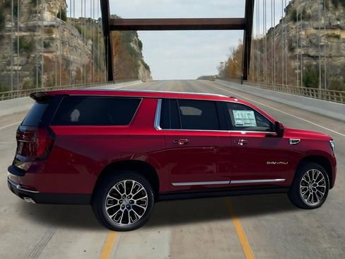 New 2026 GMC Yukon XL Denali w/ Sun & Power Step Package AWD/4WD image 11