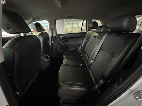 Used 2020 Volkswagen Tiguan SE image 20