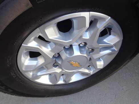 Used 2024 Chevrolet Silverado 2500 LT w/ Texas Edition image 36