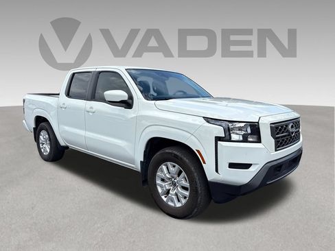 Used 2023 Nissan Frontier SV w/ Tow Package RWD image 11