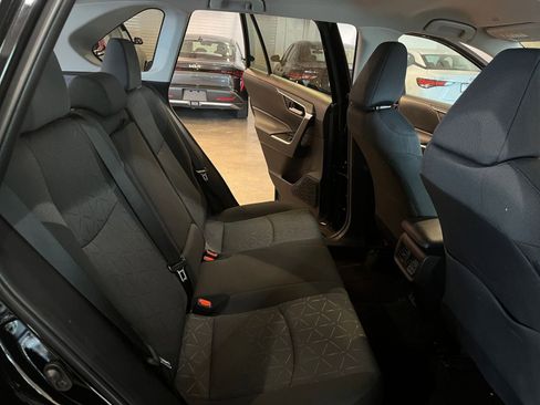 Used 2025 Toyota RAV4 XLE image 37