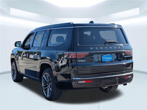 Used 2024 Jeep Wagoneer Series III w/ Premium Group I AWD/4WD image 3