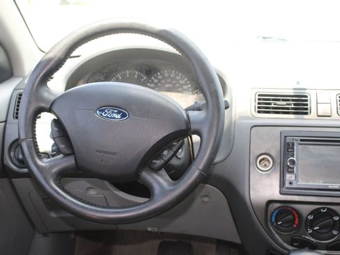 Used 2005 Ford Focus S FWD image 13