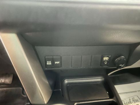 Used 2015 Toyota RAV4 LE AWD/4WD image 10