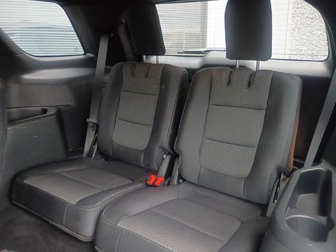 Used 2019 Ford Explorer XLT image 5