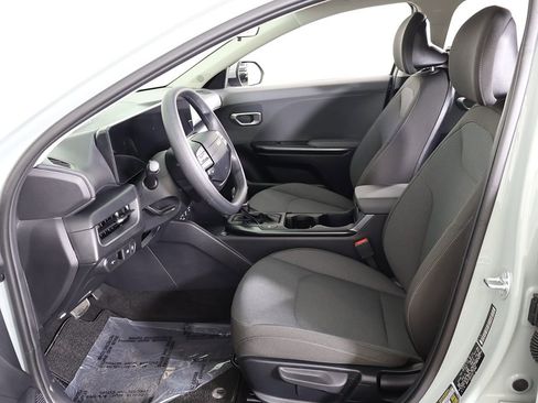 Used 2025 Kia K4 FWD image 29