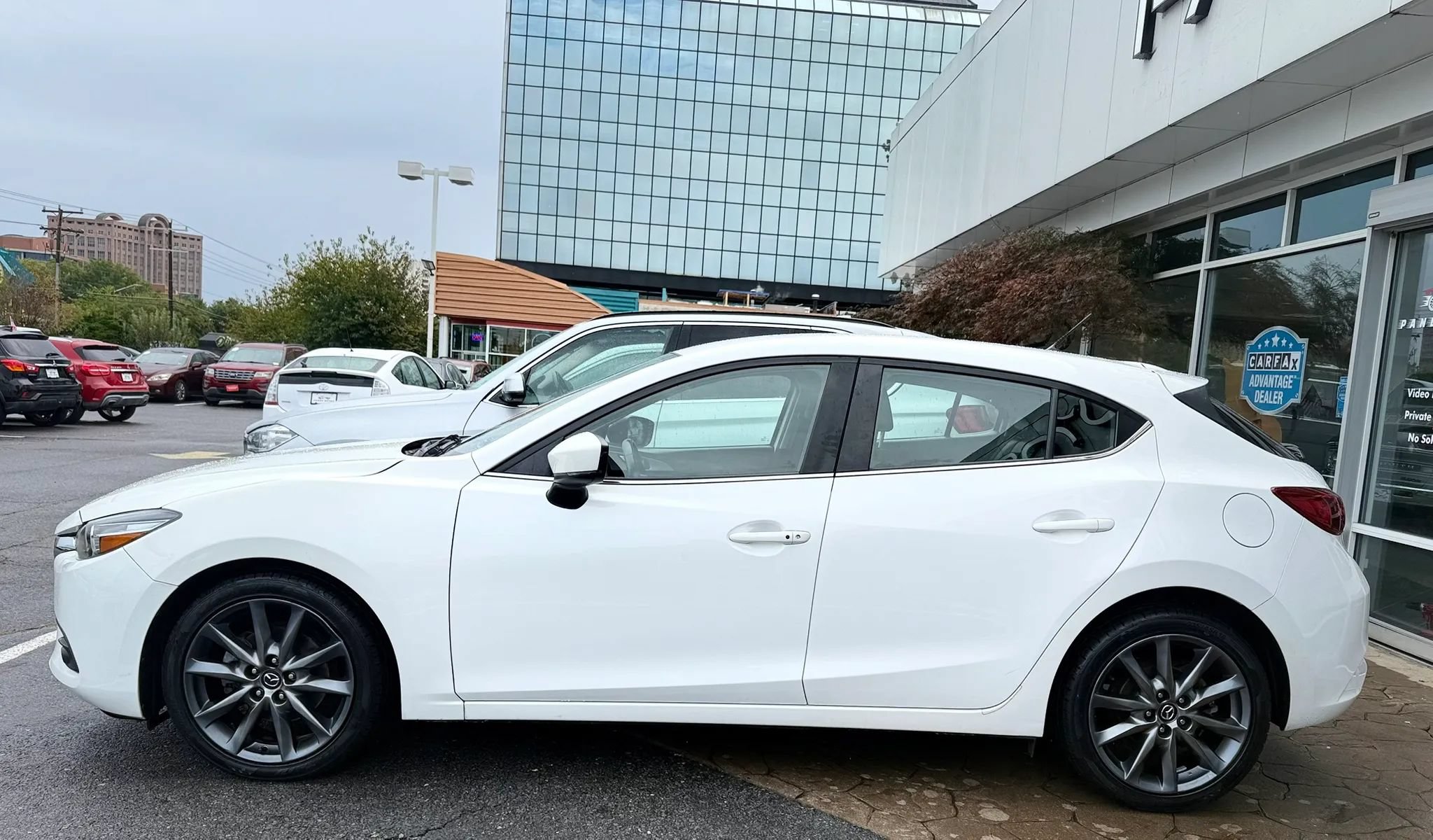 Used 2018 MAZDA MAZDA3 Touring FWD image 4