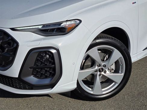 New 2025 Audi Q5 2.0T Premium Plus image 9