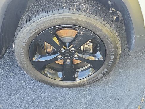 Used 2024 Jeep Grand Cherokee L Altitude image 5