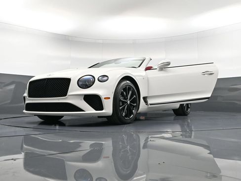 Used 2021 Bentley Continental GT image 40