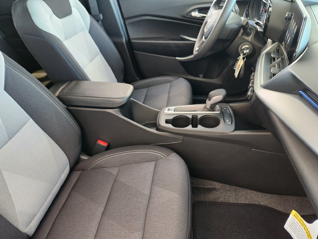 New 2026 Chevrolet Trax LS w/ LS Convenience Package FWD image 10