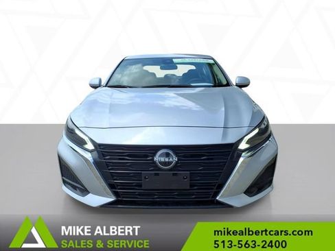 Used 2023 Nissan Altima 2.5 SV FWD image 2