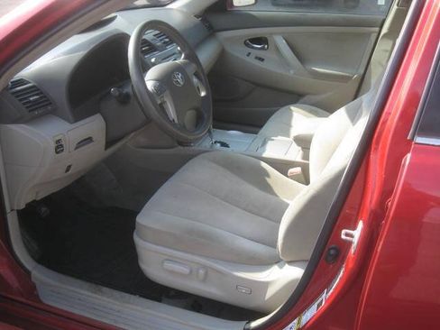 Used 2010 Toyota Camry LE FWD image 12