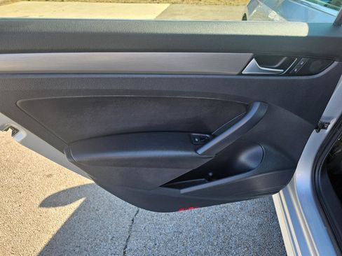 Used 2015 Volkswagen Passat TDI SE image 22