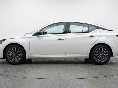 Used 2025 Nissan Altima 2.5 SV image 5