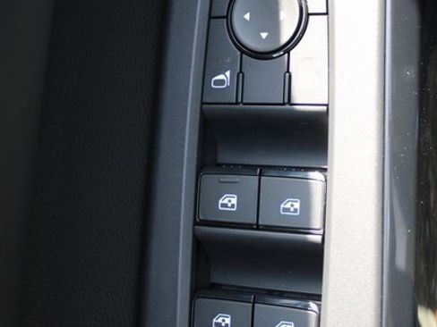 New 2025 Nissan Pathfinder SV image 8