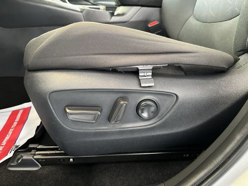 Used 2025 Toyota RAV4 XLE AWD/4WD image 13