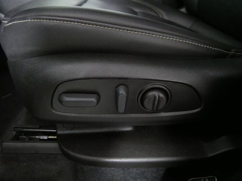 Used 2023 Chevrolet Traverse LT AWD/4WD image 17