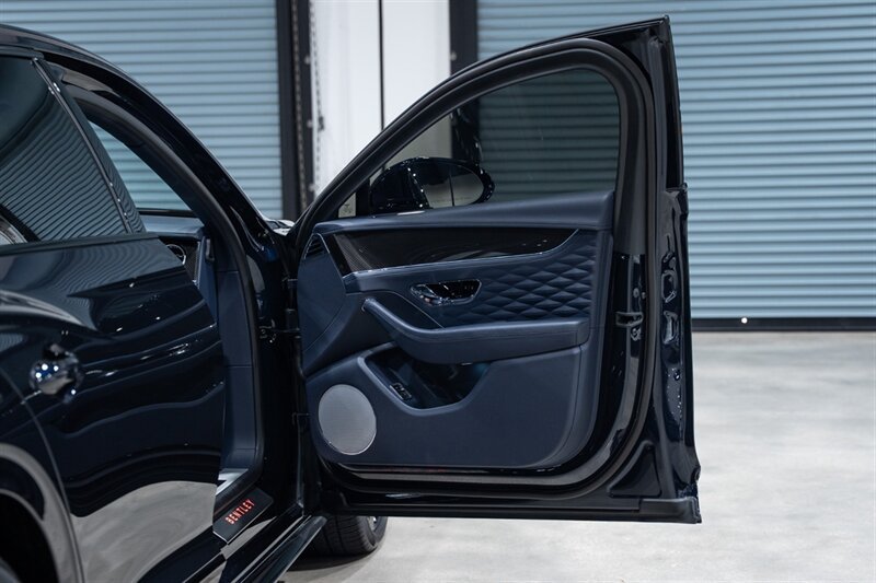 Used 2022 Bentley Flying Spur W12 AWD/4WD image 33