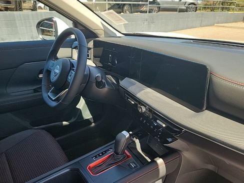 New 2025 Nissan Kicks SR FWD image 40