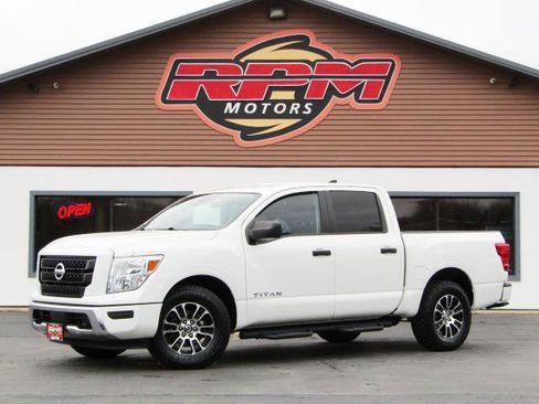 Used 2022 Nissan Titan SV w/ Accessory Utility Package image 2