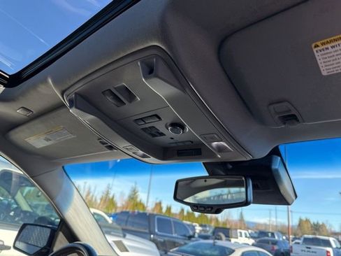 Used 2018 GMC Yukon Denali w/ Denali Ultimate Package image 31