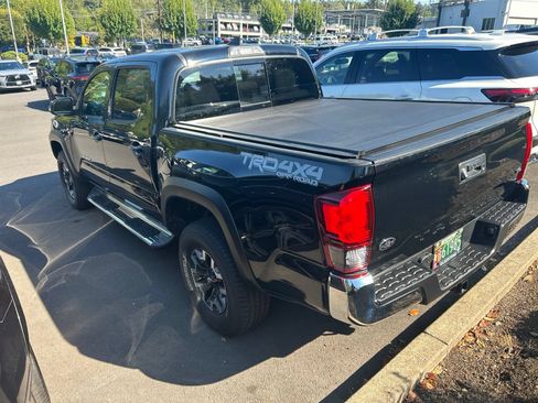 Used 2019 Toyota Tacoma TRD Off-Road AWD/4WD image 10