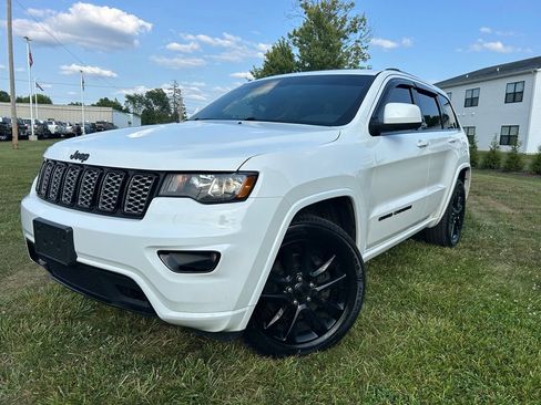 Used 2021 Jeep Grand Cherokee Altitude AWD/4WD image 9