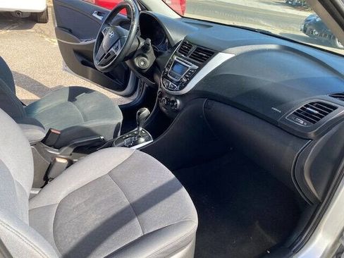 Used 2014 Hyundai Accent SE image 11