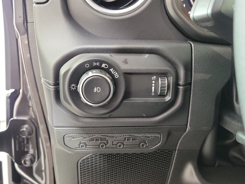 New 2026 Jeep Wrangler Unlimited Sahara w/ Technology Group AWD/4WD image 13