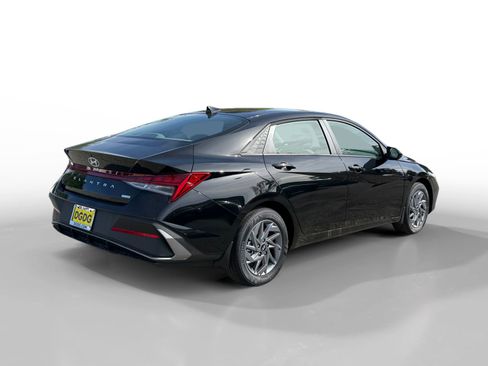 New 2026 Hyundai Elantra Blue image 5